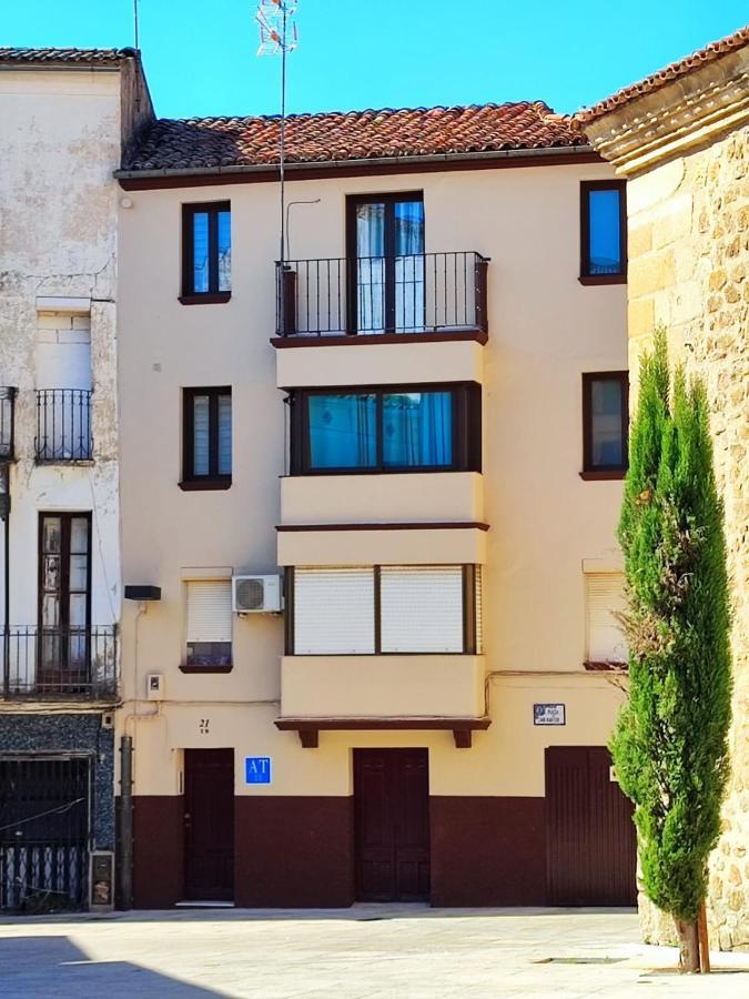 Apartamentos San Martin Plasencia Εξωτερικό φωτογραφία